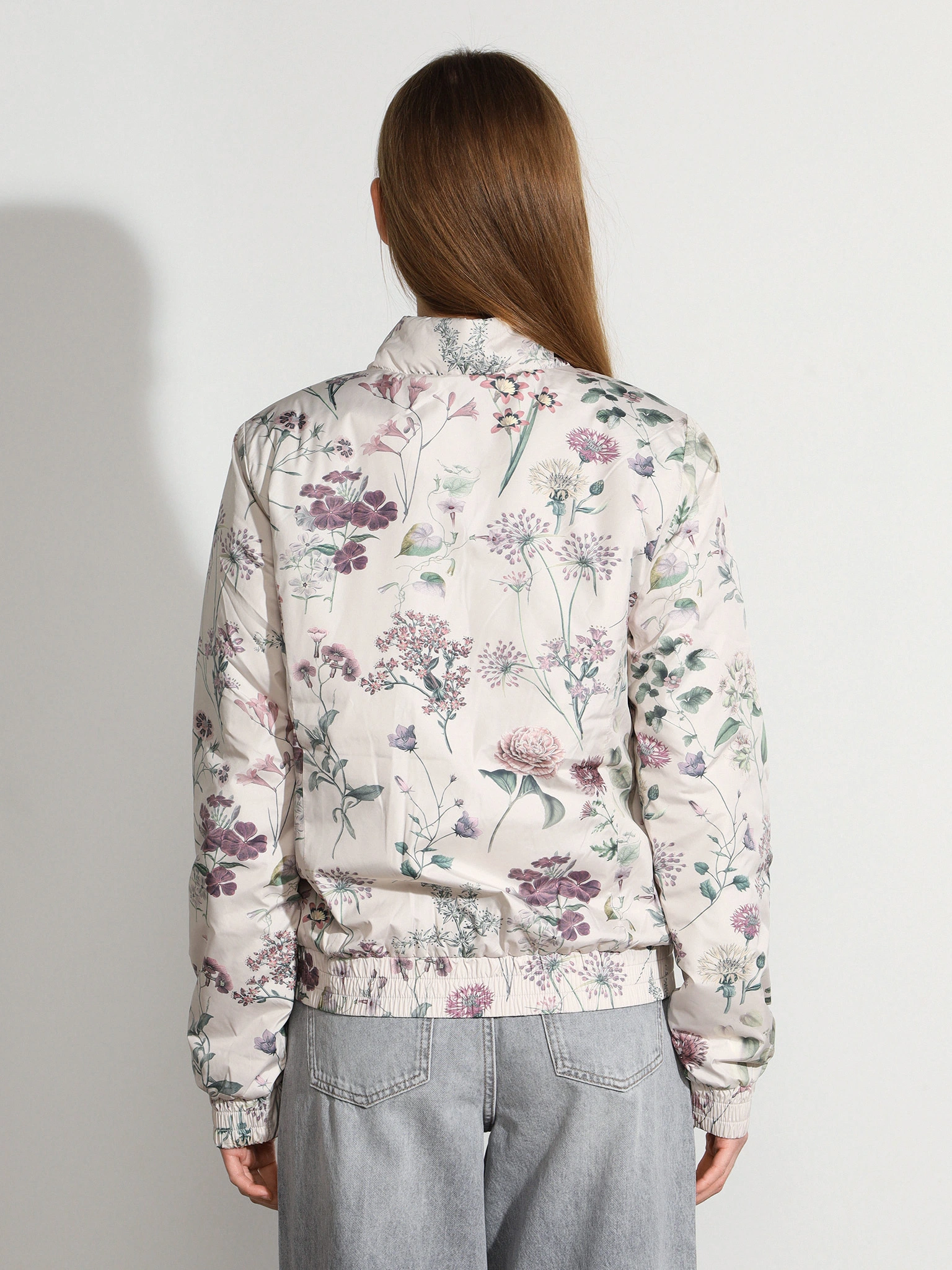 Куртка молочного цвета с цветочным принтом